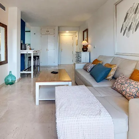1 Bedroom Stunning In Lägenhet